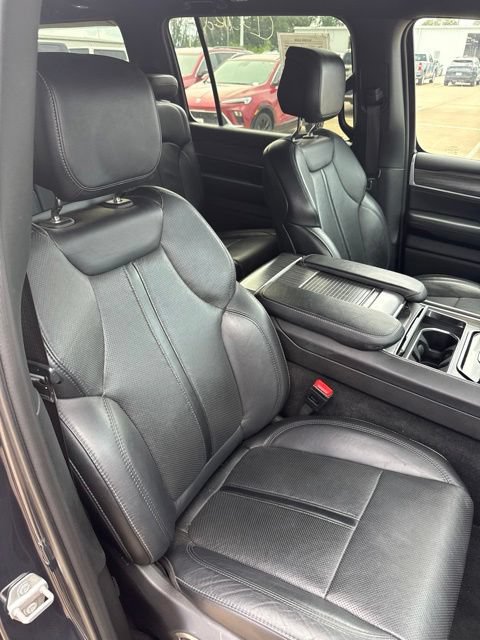 Used 2024 Jeep Wagoneer L Series II w/ Flexible Seating Group AWD/4WD image 22