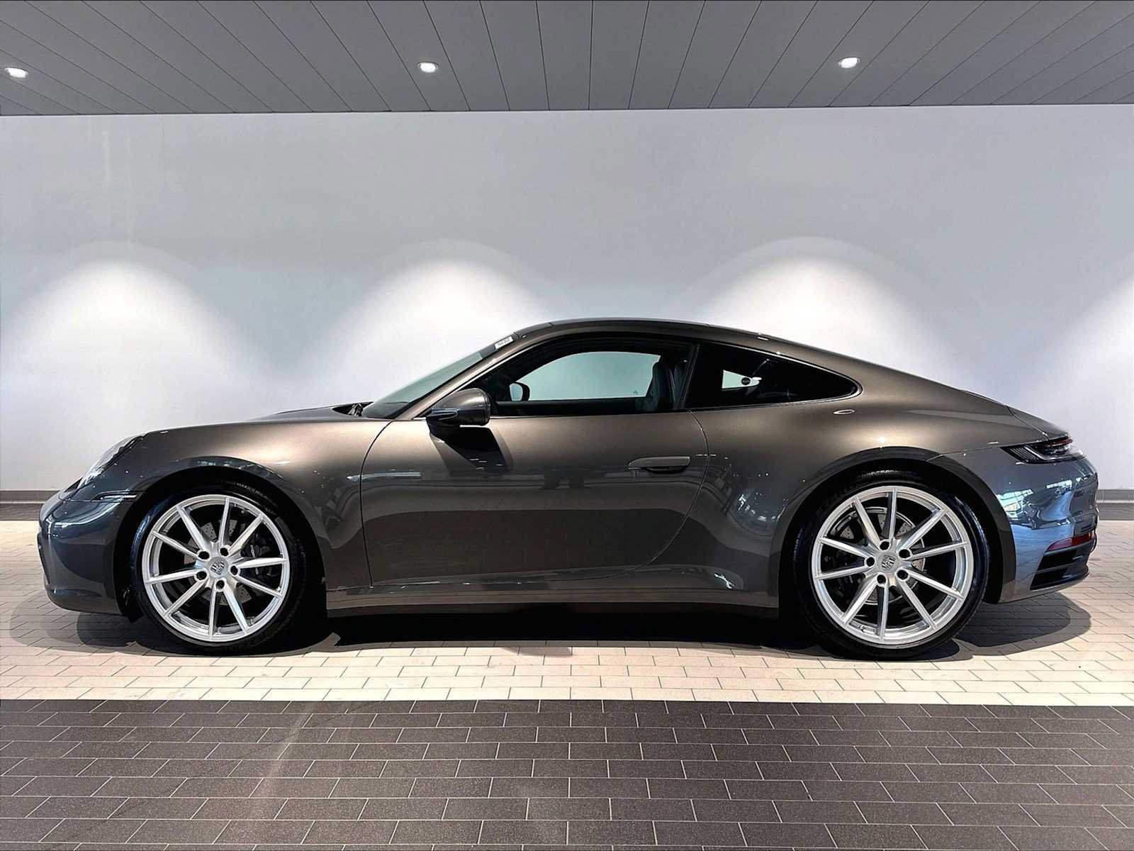 Used 2024 Porsche 911 Carrera RWD image 2