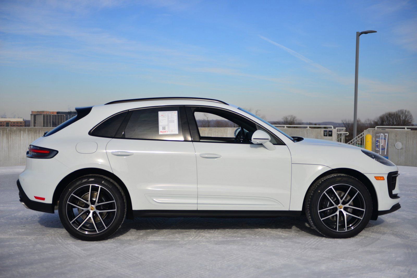 Used 2025 Porsche Macan image 8