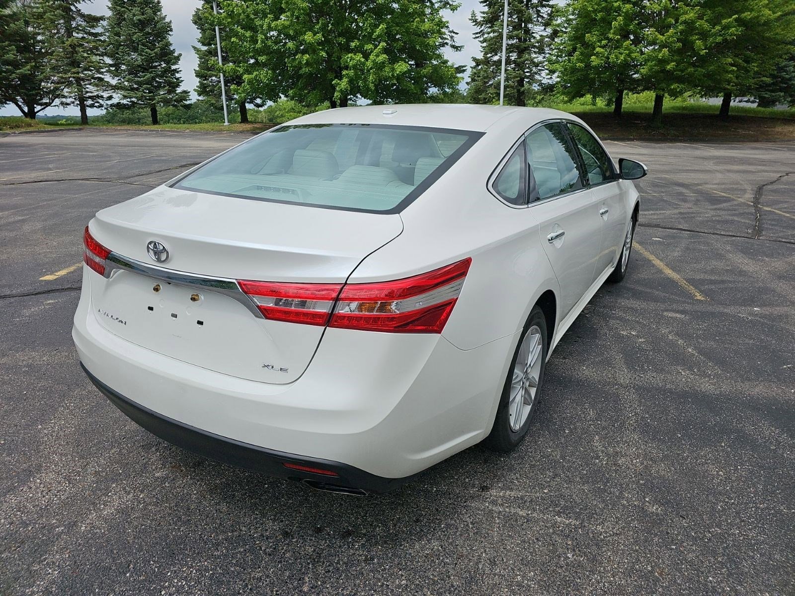 Used 2015 Toyota Avalon XLE FWD image 6