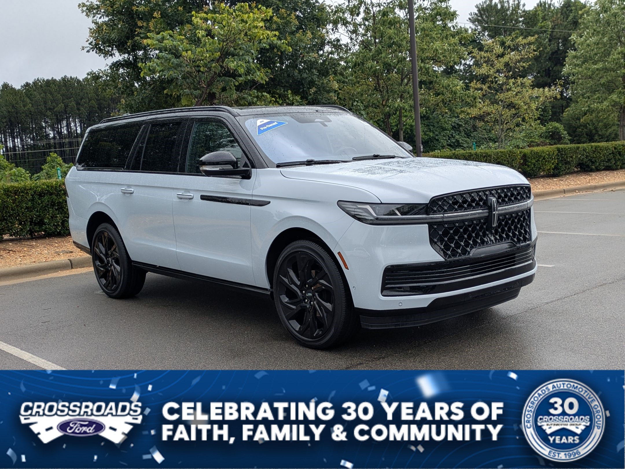 Used 2025 Lincoln Navigator L Black Label AWD/4WD image 1