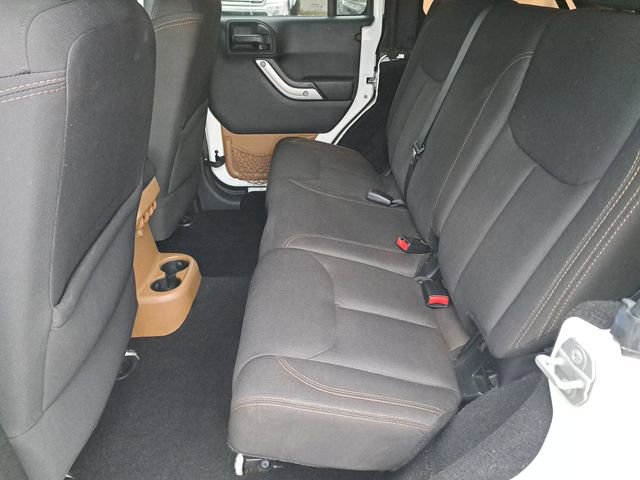 Used 2015 Jeep Wrangler Unlimited Sahara w/ Connectivity Group image 11