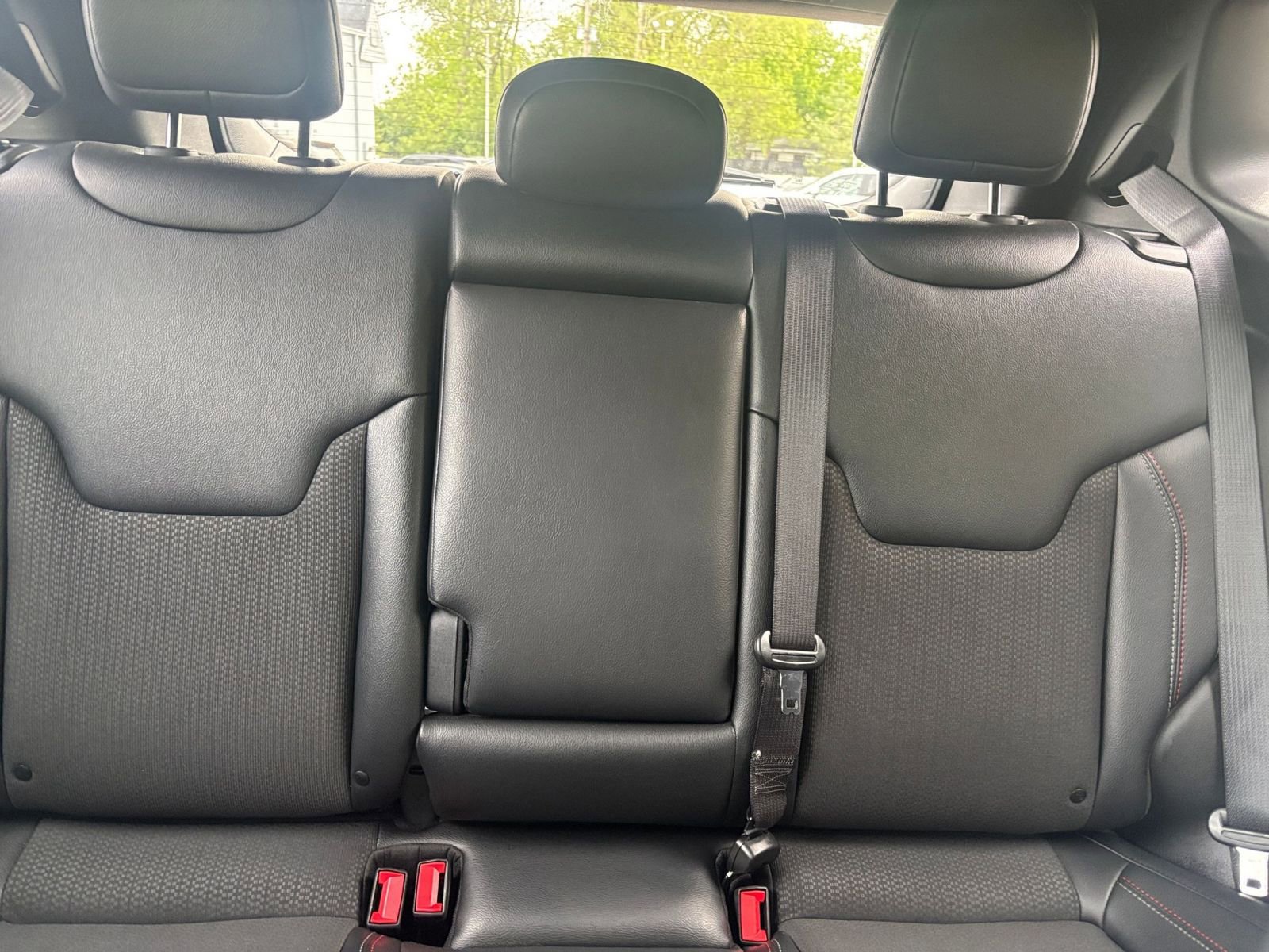 Used 2025 Jeep Compass Trailhawk image 36