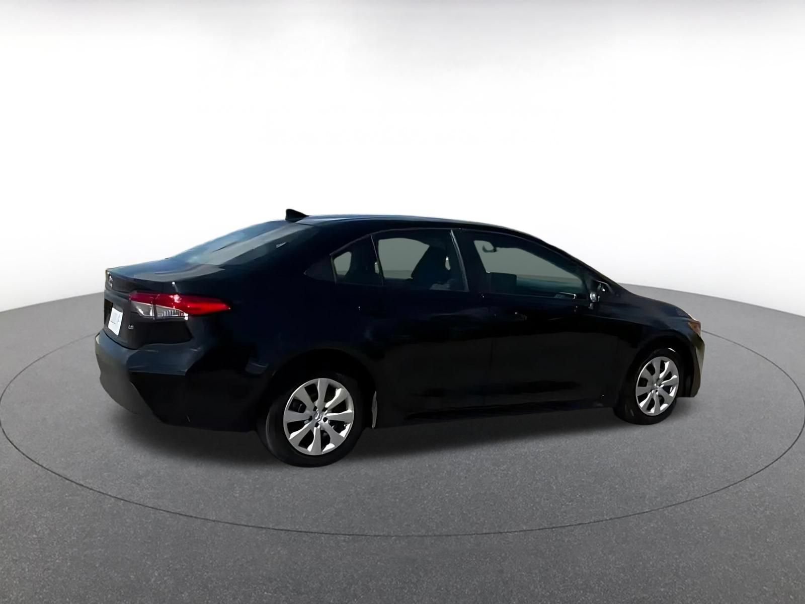 Used 2025 Toyota Corolla LE FWD image 10