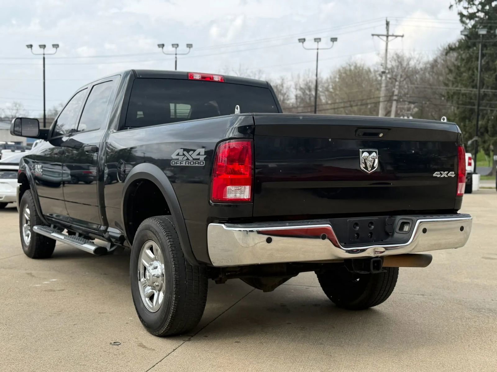 Used 2018 RAM 2500 Tradesman w/ Chrome Appearance Group AWD/4WD image 3