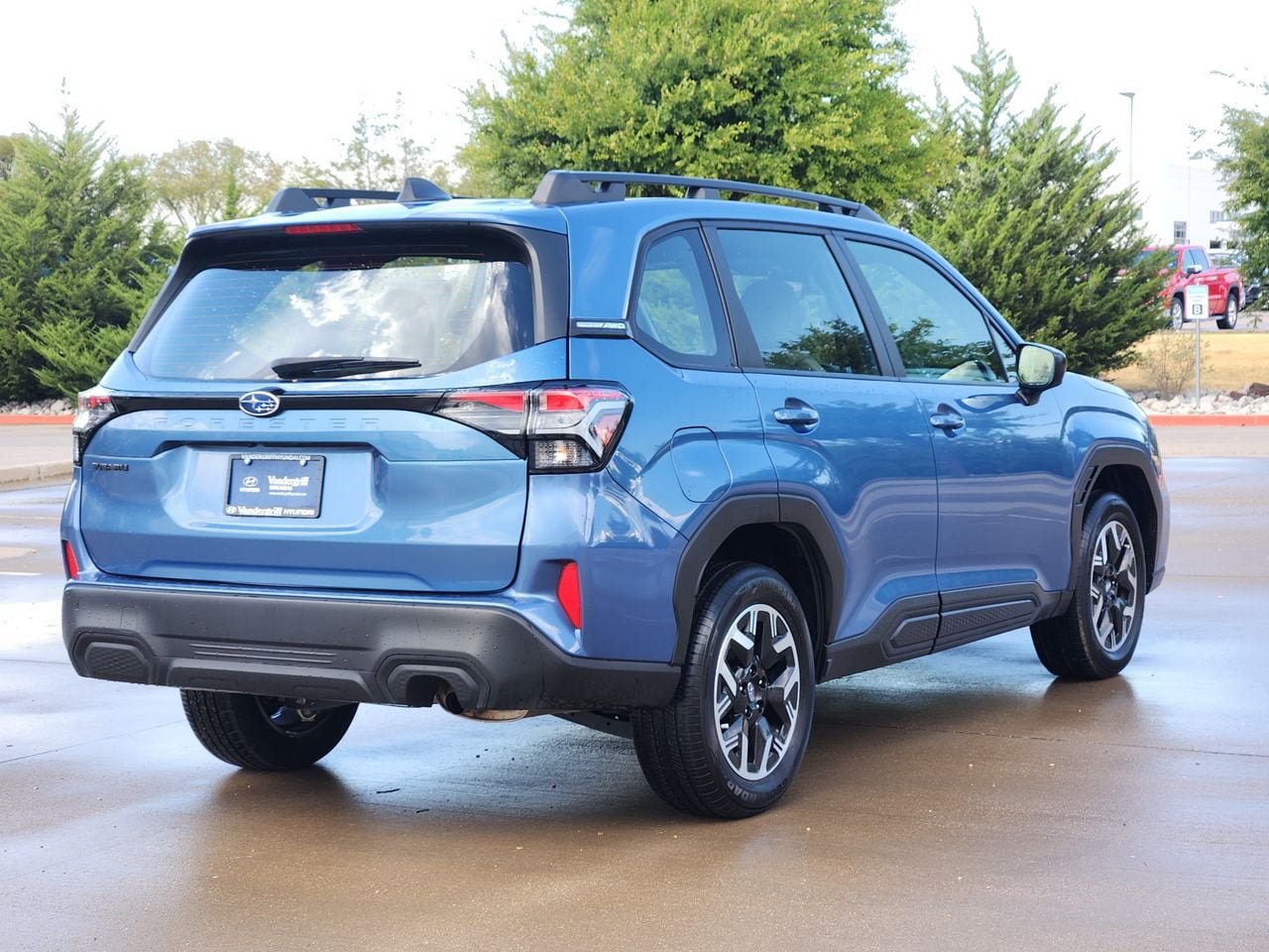 Used 2025 Subaru Forester AWD/4WD image 4