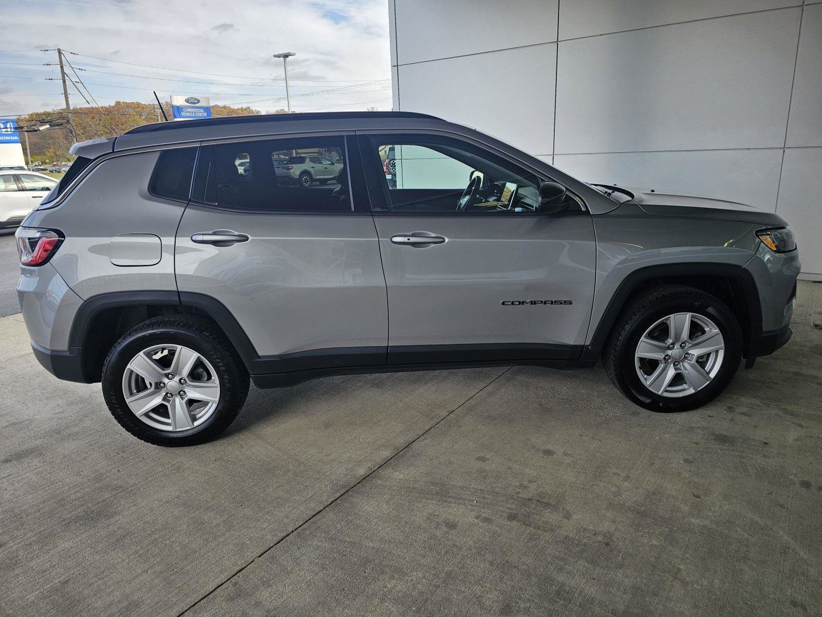 Used 2022 Jeep Compass Latitude image 6