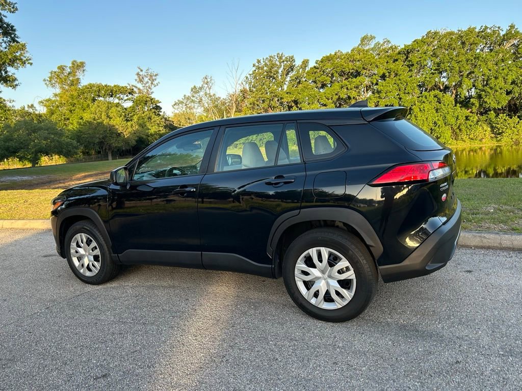 Used 2024 Toyota Corolla Cross L FWD image 3