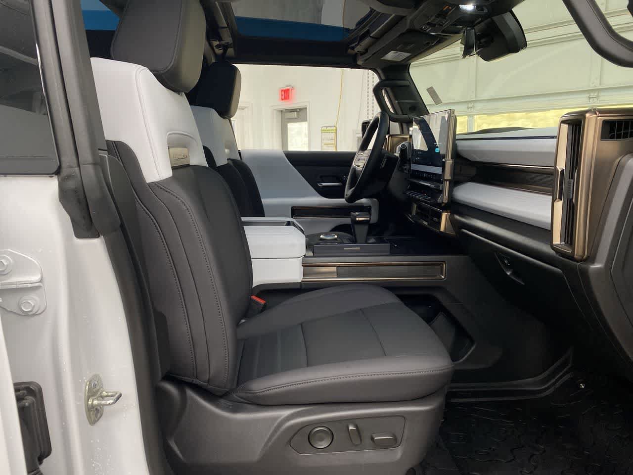 Used 2024 GMC Hummer EV 2X w/ LPO, Sport Package AWD/4WD image 18