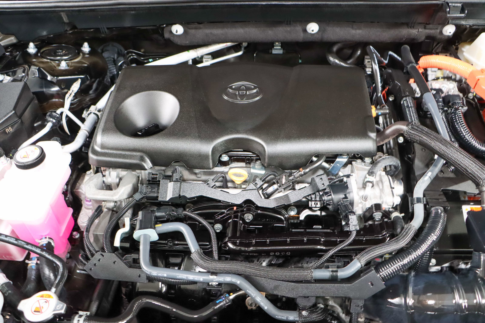 Used 2023 Toyota RAV4 LE AWD/4WD image 29