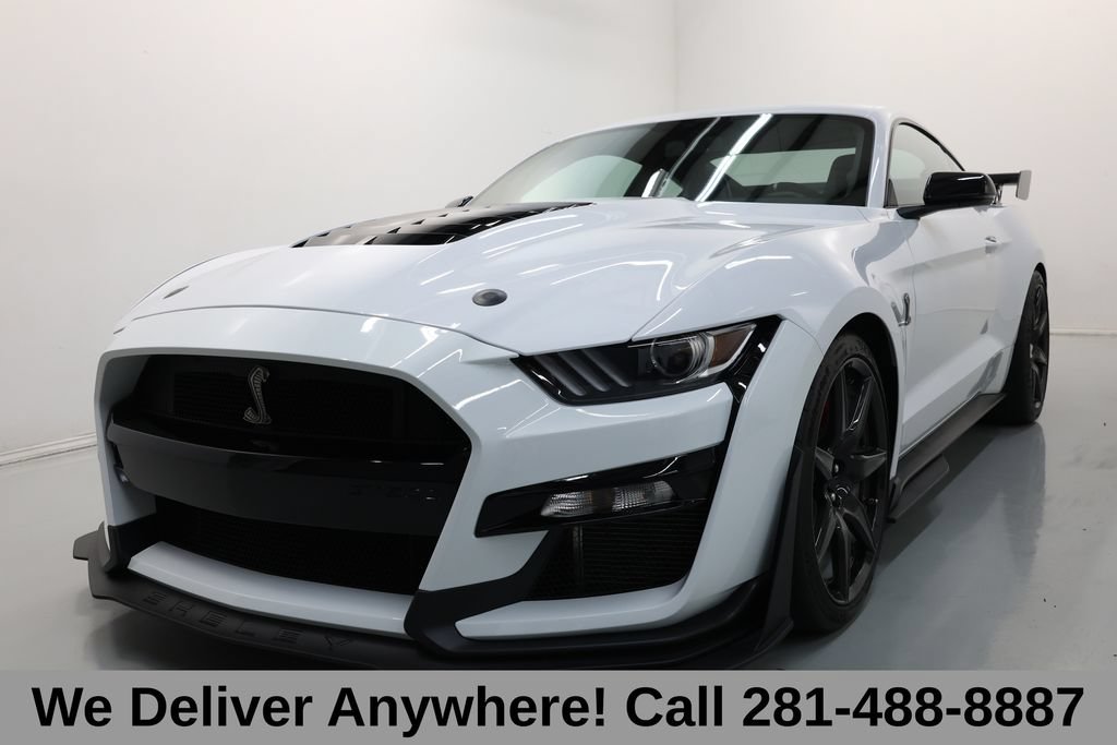 Used 2022 Ford Mustang Shelby GT500 w/ Carbon Fiber Track Pack RWD image 3