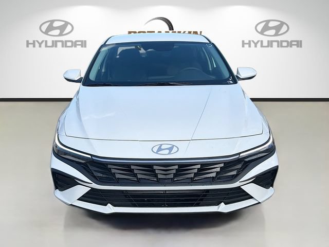 New 2026 Hyundai Elantra SE FWD image 2