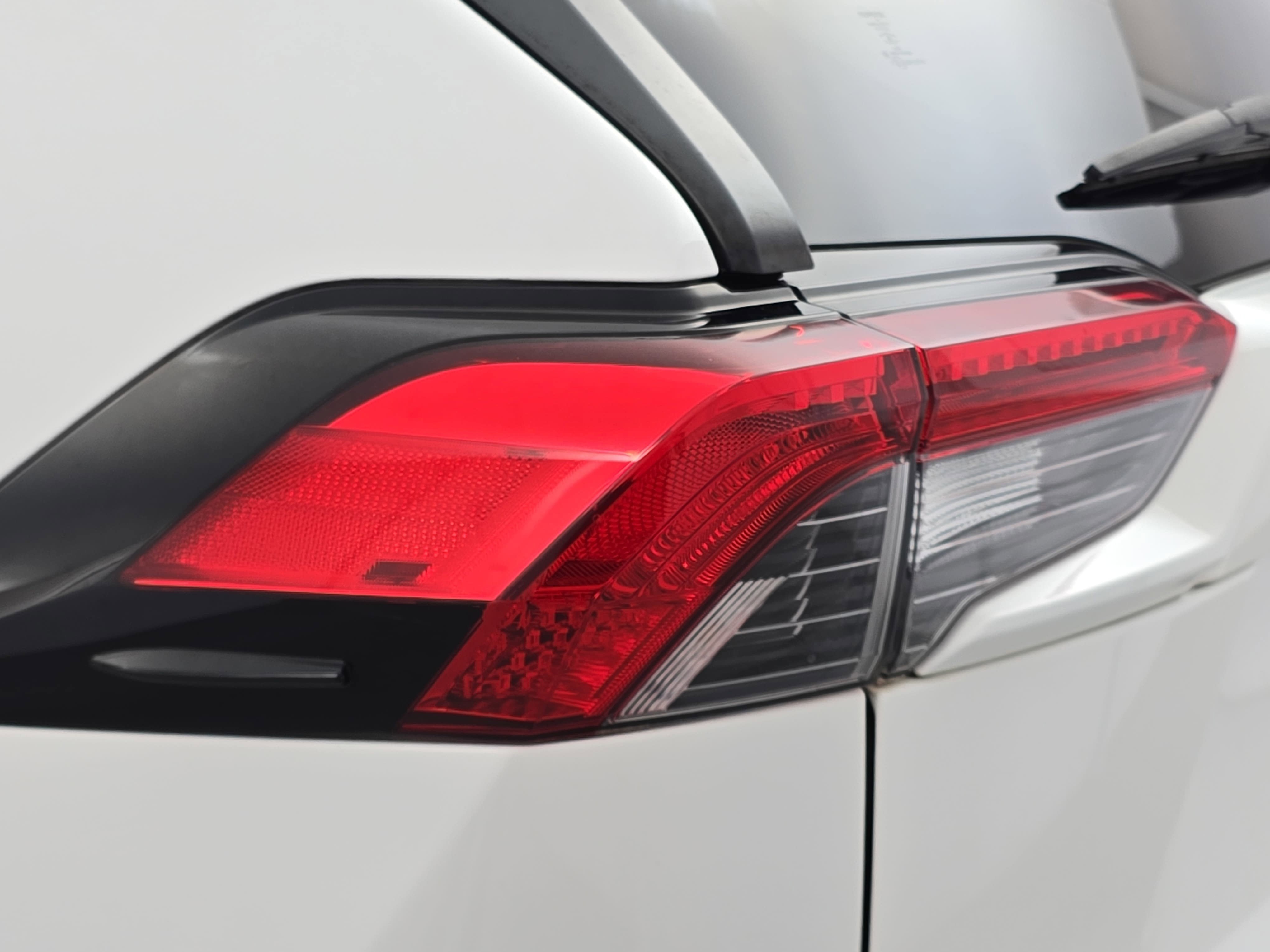 Used 2019 Toyota RAV4 XLE FWD image 34