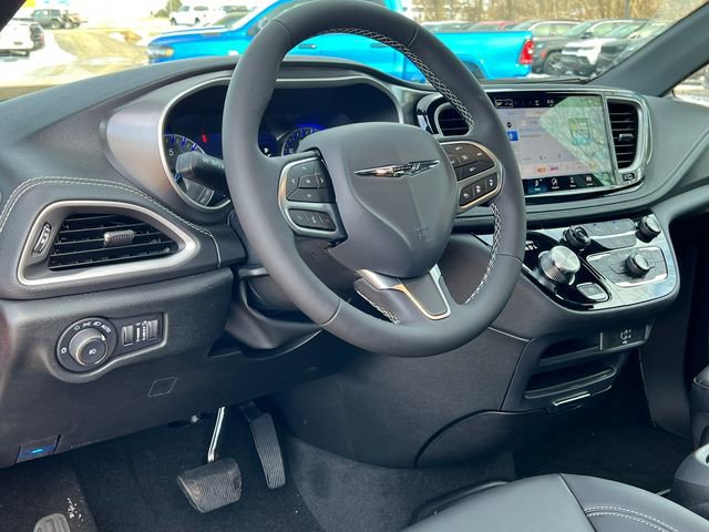 New 2026 Chrysler Pacifica Select AWD/4WD image 18