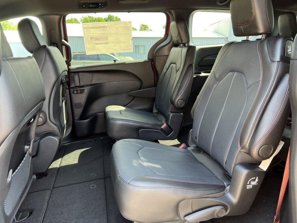 New 2027 Chrysler Pacifica Select AWD/4WD image 5