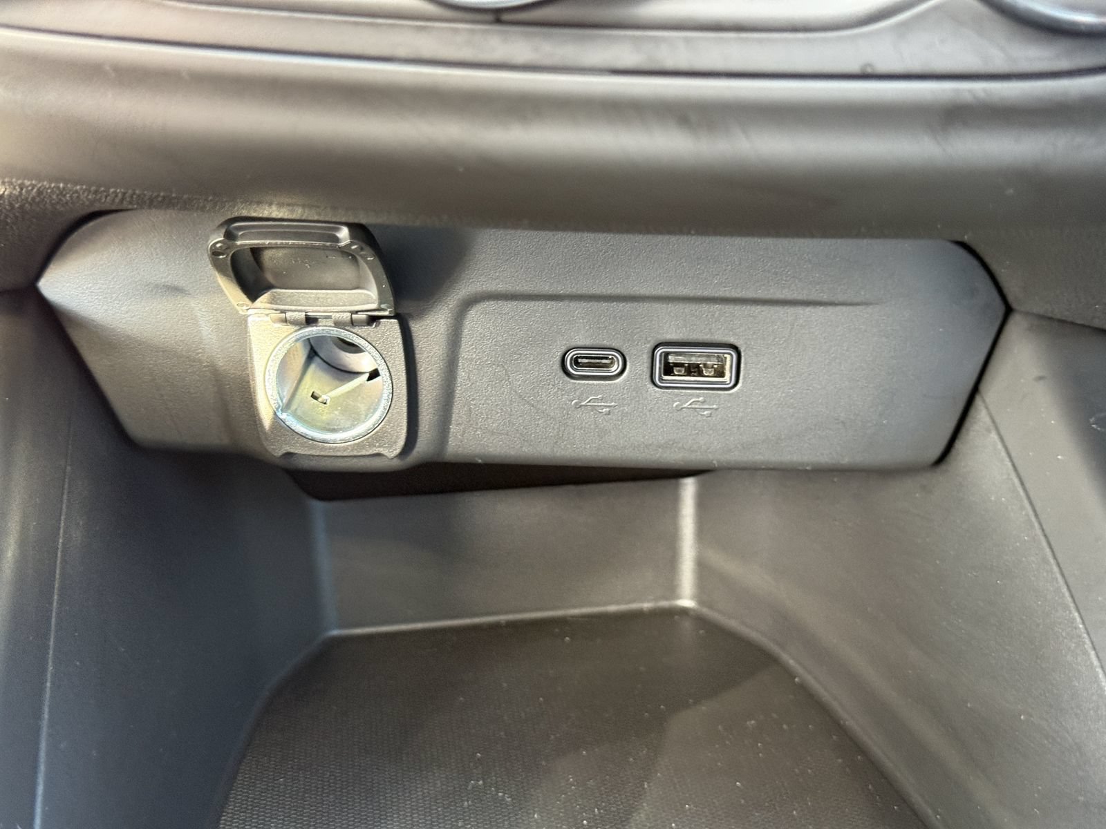 Used 2024 Chevrolet Trax RS w/ Driver Confidence Package FWD image 29