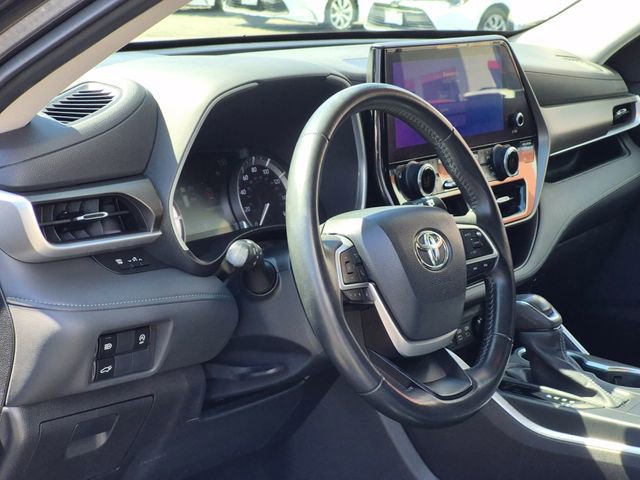 Used 2023 Toyota Highlander XLE image 10