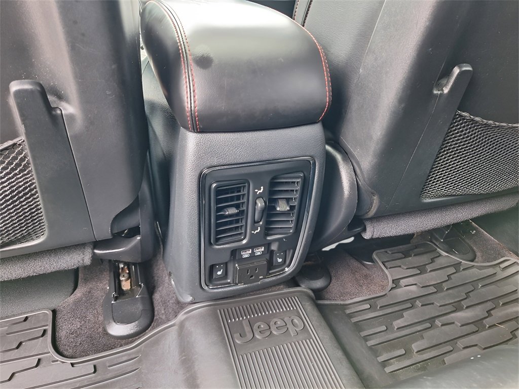 Used 2017 Jeep Grand Cherokee Trailhawk image 10