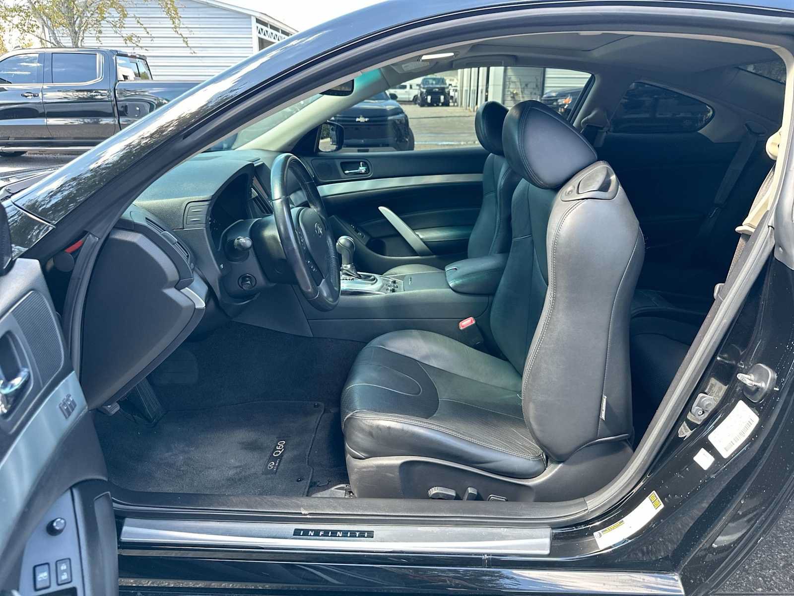 Used 2015 INFINITI Q60 AWD Coupe w/ Premium Package image 2