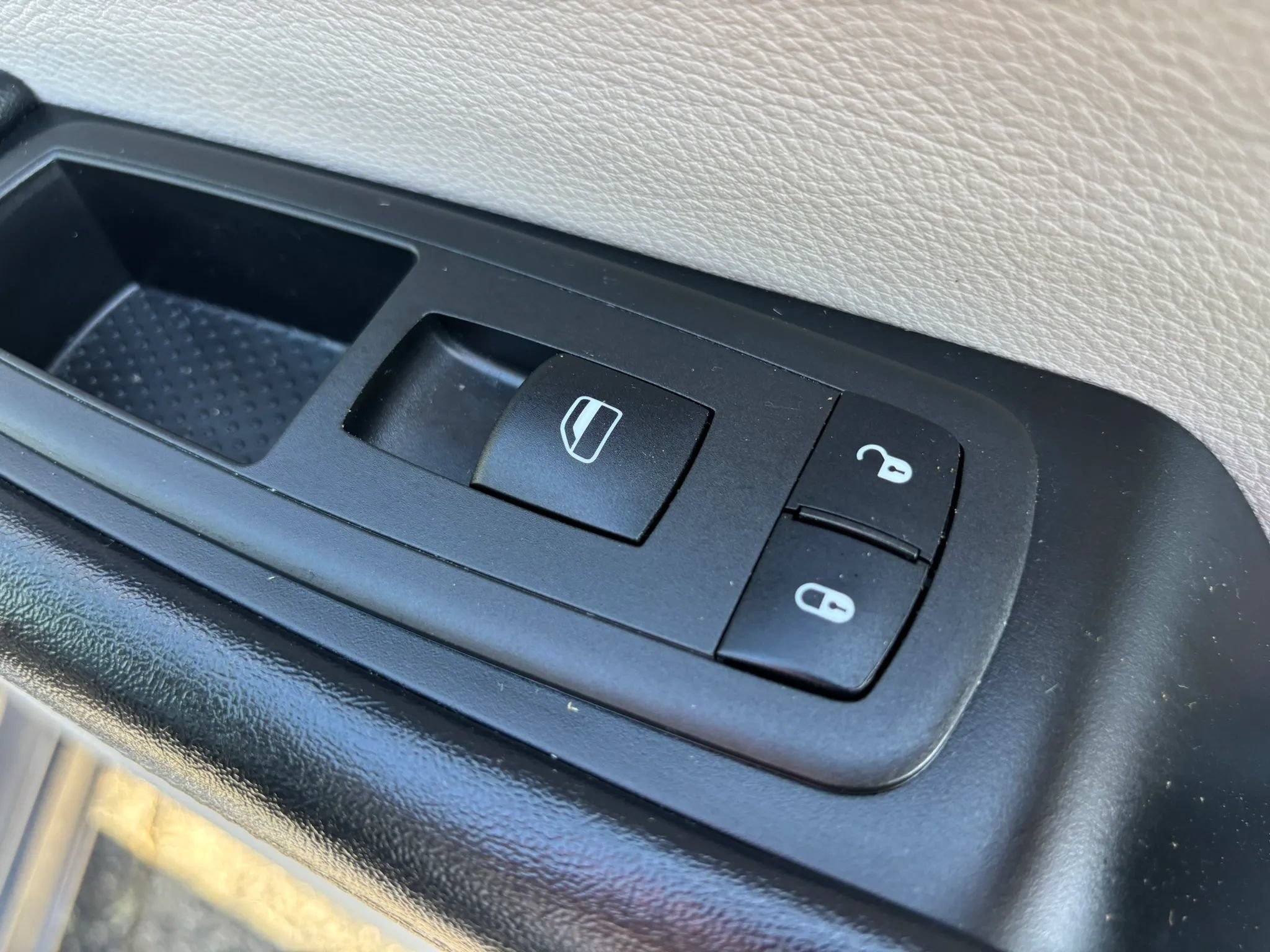 Used 2021 Chrysler Voyager L FWD image 44