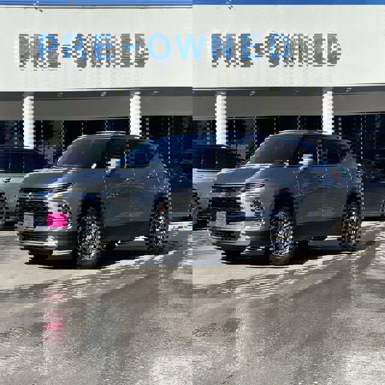 Used 2025 Chevrolet Blazer LT image 2