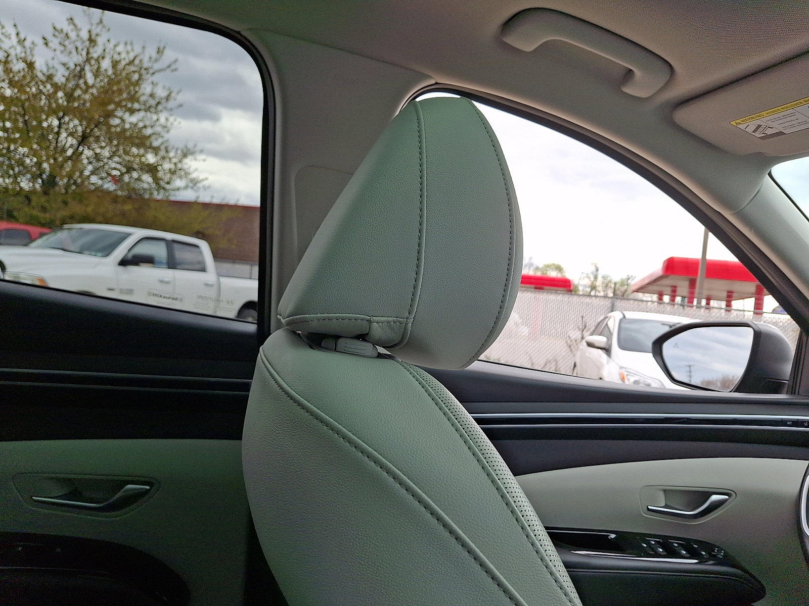 Used 2023 Hyundai Tucson Limited image 13