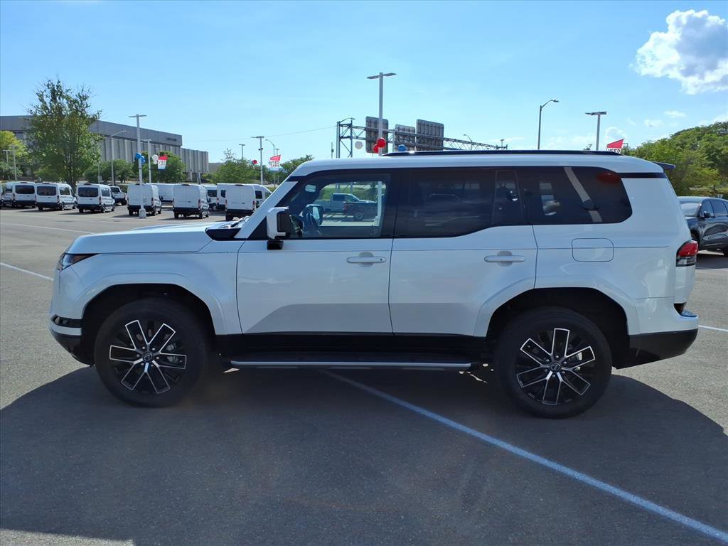 Used 2024 Lexus GX 550 w/ Accessory Package (2T) AWD/4WD image 2