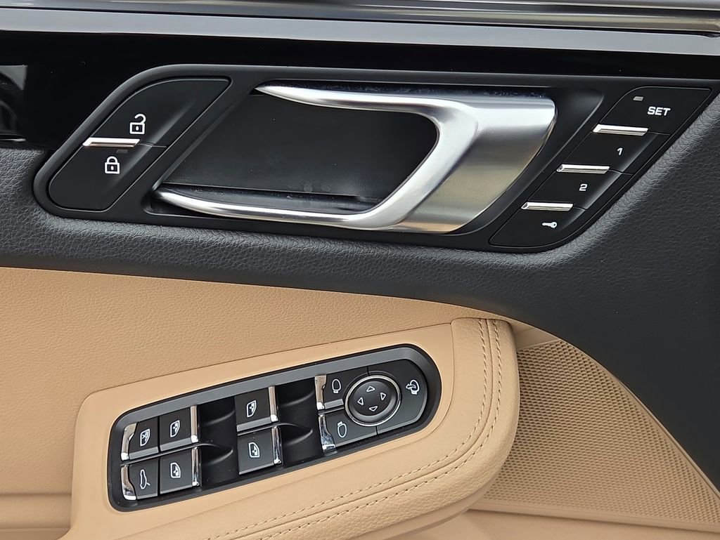 Certified 2023 Porsche Macan S image 7