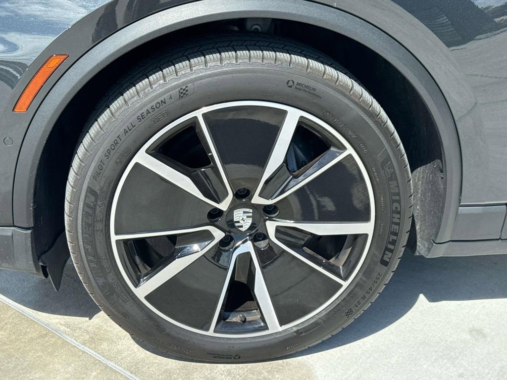 Certified 2024 Porsche Macan 4 Electric image 8