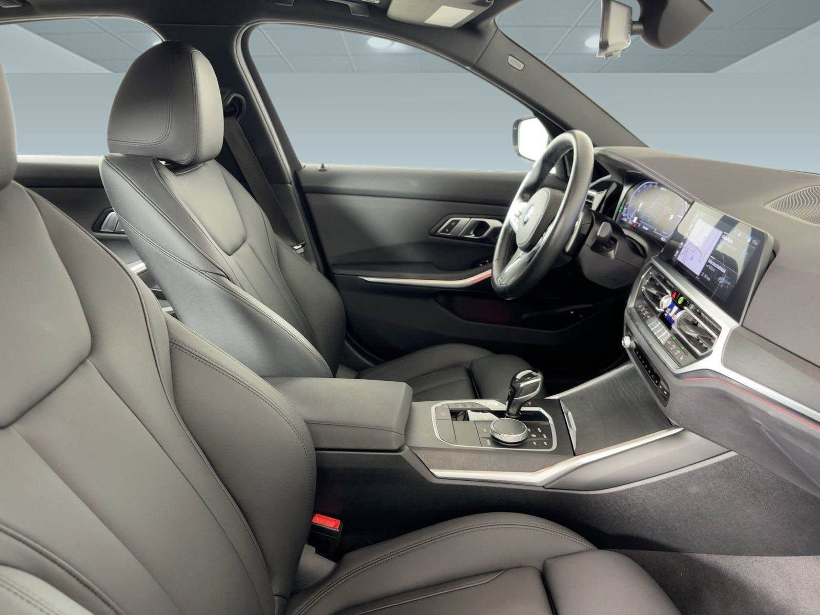 Used 2021 BMW 330e xDrive w/ M Sport Package image 27