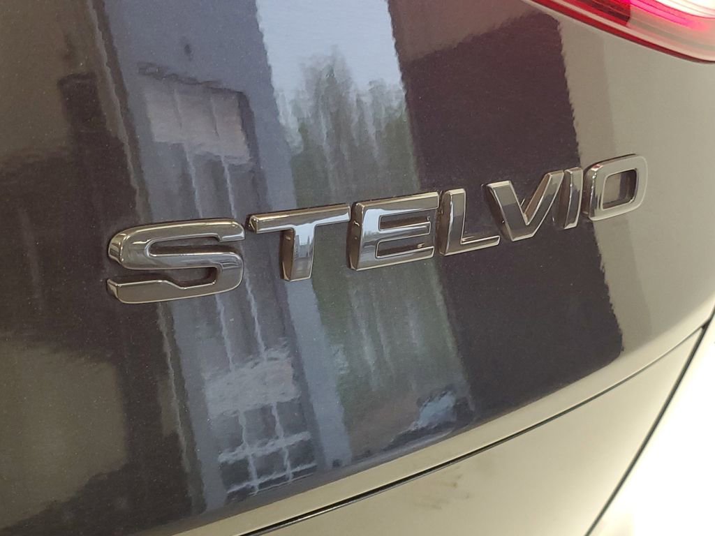 Used 2021 Alfa Romeo Stelvio Ti w/ Nero Edizione AWD/4WD image 8