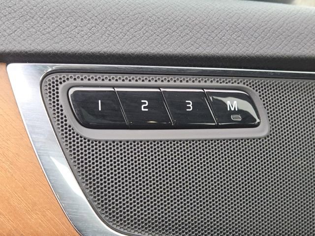 Used 2021 Volvo XC90 T6 Momentum w/ Advanced Package image 12