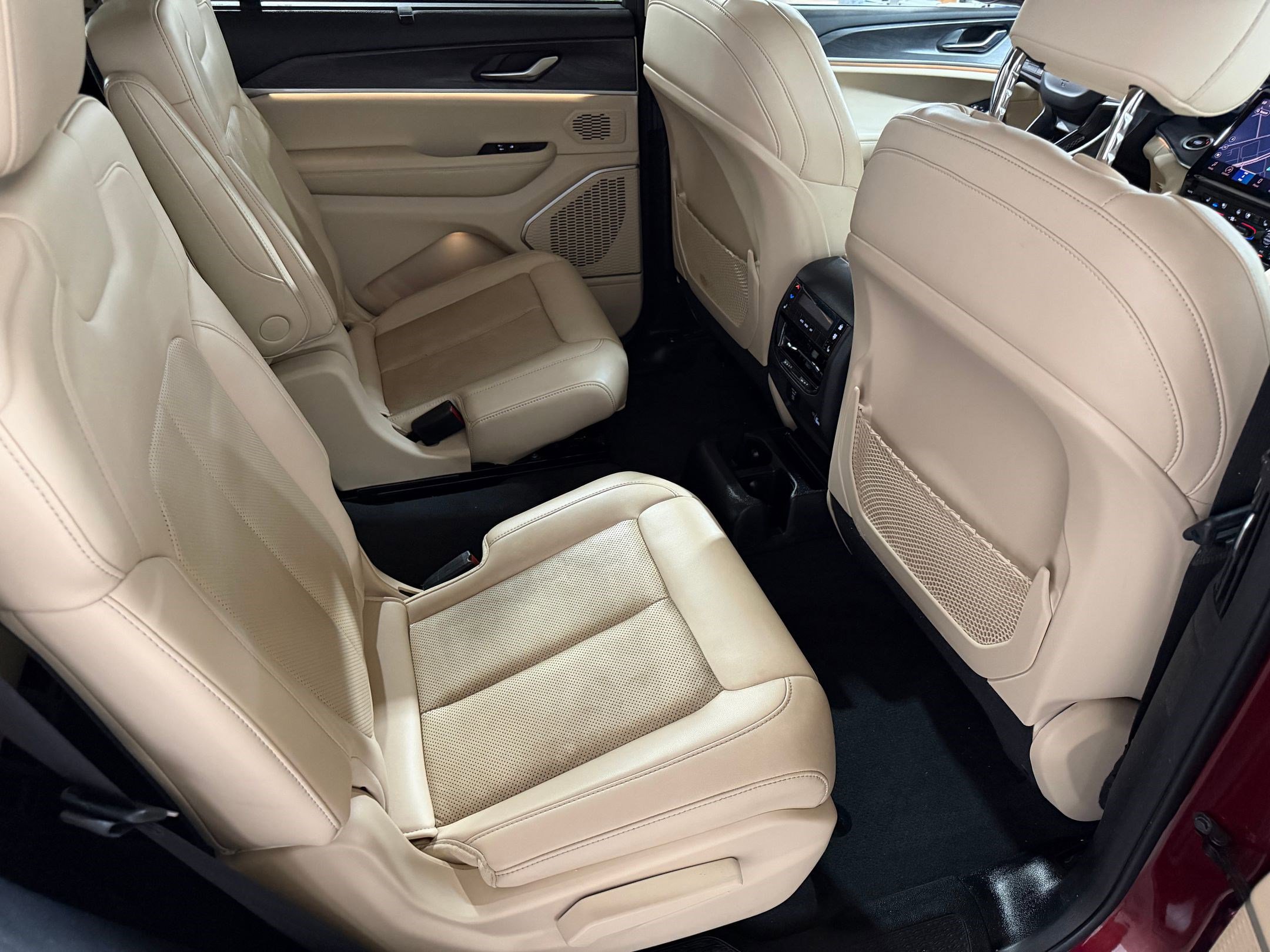 Used 2021 Jeep Grand Cherokee L Limited w/ Luxury Tech Group II AWD/4WD image 43
