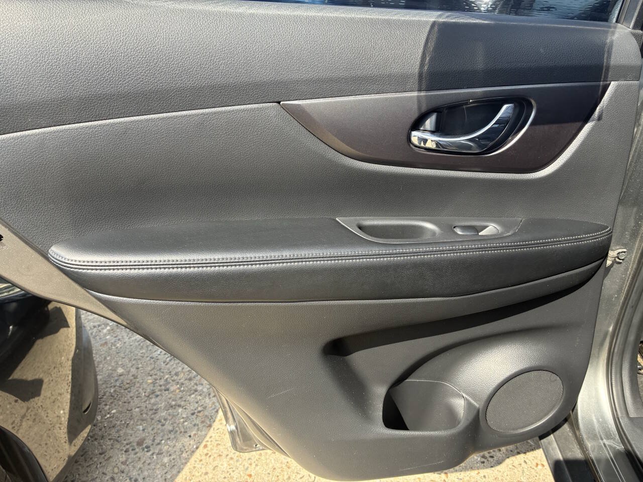 Used 2015 Nissan Rogue S FWD image 16