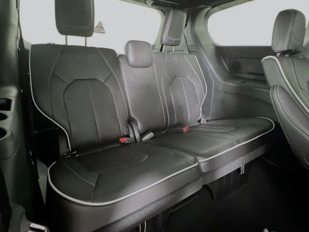 New 2027 Chrysler Pacifica Limited FWD image 29
