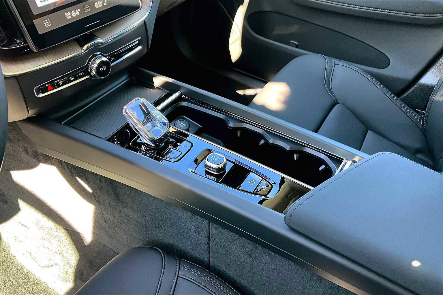 New 2026 Volvo XC60 B5 Plus w/ Protection Package Premier image 10