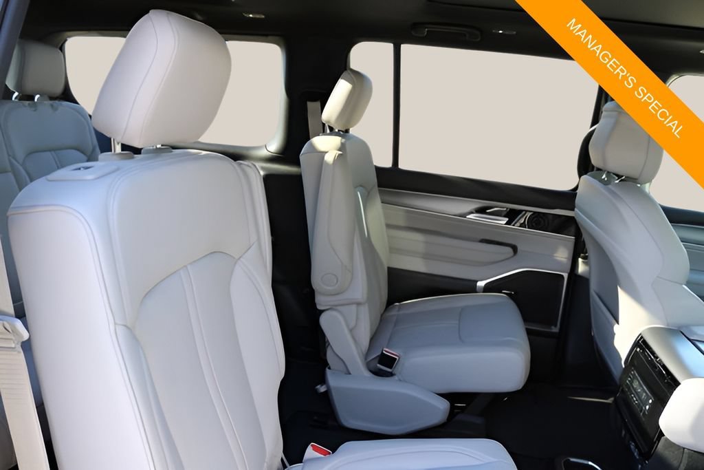 New 2026 Jeep Grand Wagoneer 4WD w/ Premium Group I image 18