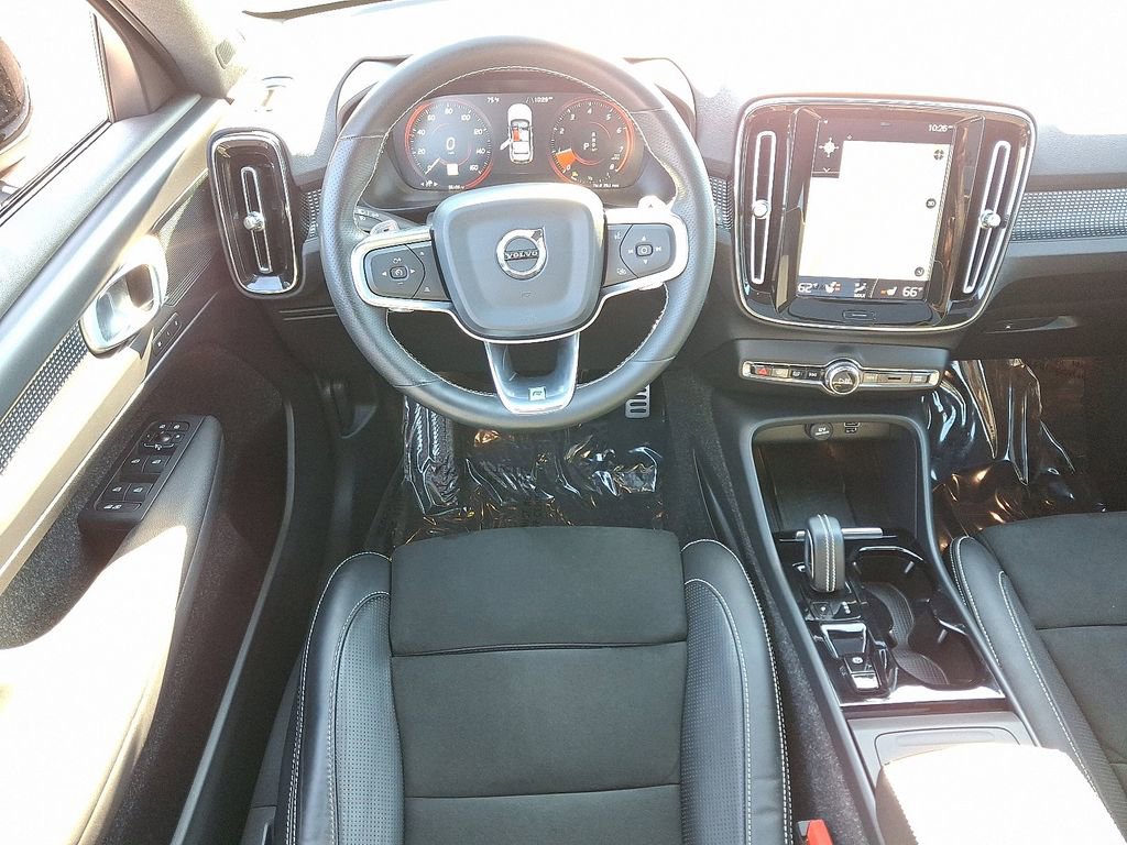 Used 2020 Volvo XC40 T5 R-Design w/ Protection Package Premier image 12