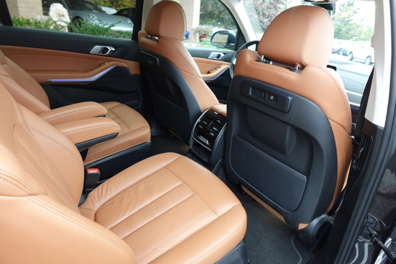 Used 2022 BMW X7 xDrive40i w/ Parking Assistance Package image 12