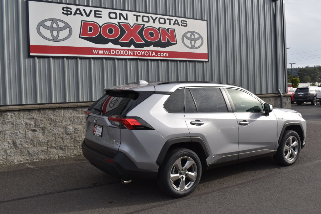 Certified 2021 Toyota RAV4 XLE Premium AWD/4WD image 5