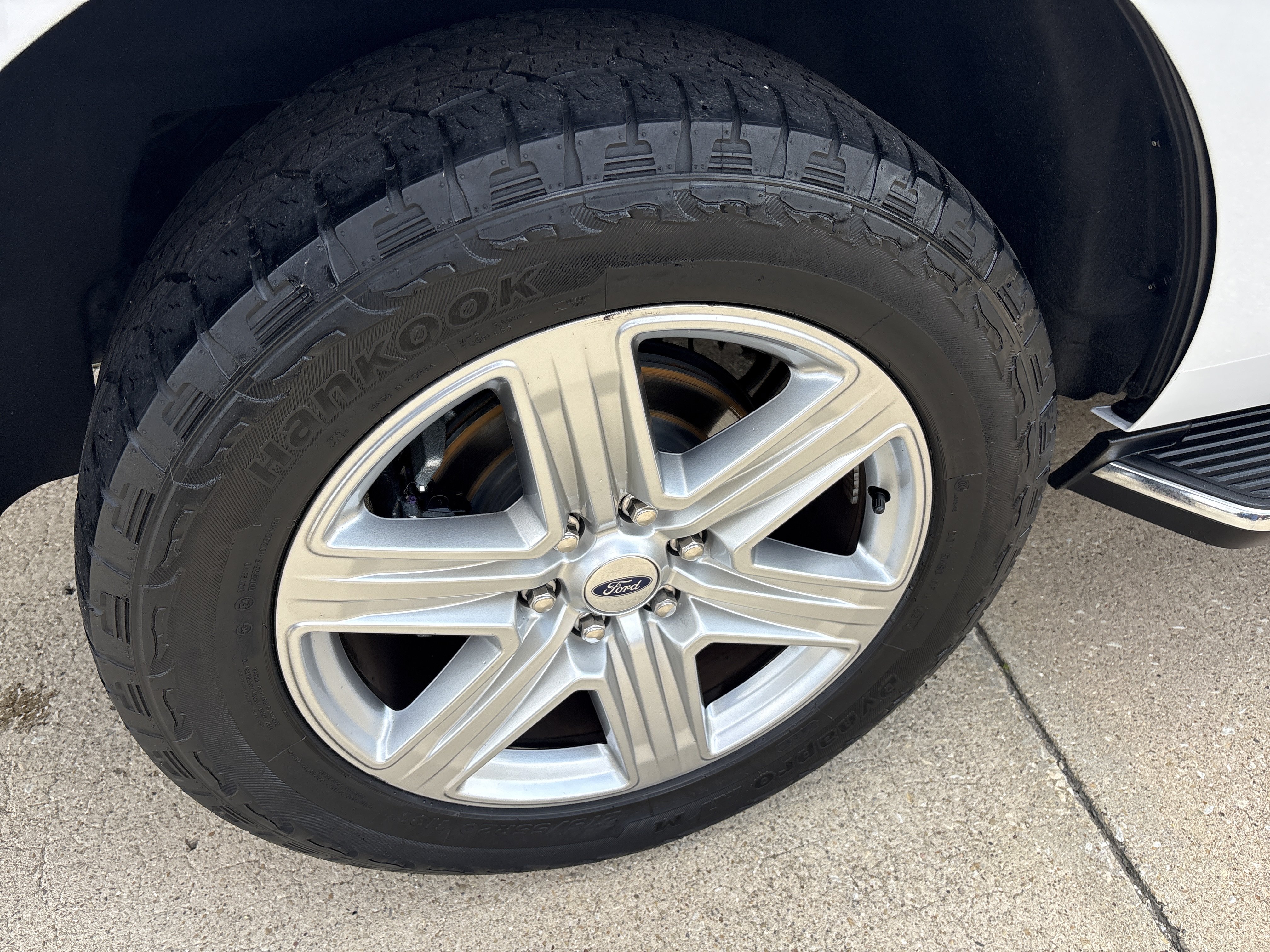 Used 2020 Ford Expedition XLT w/ Equipment Group 202A AWD/4WD image 10