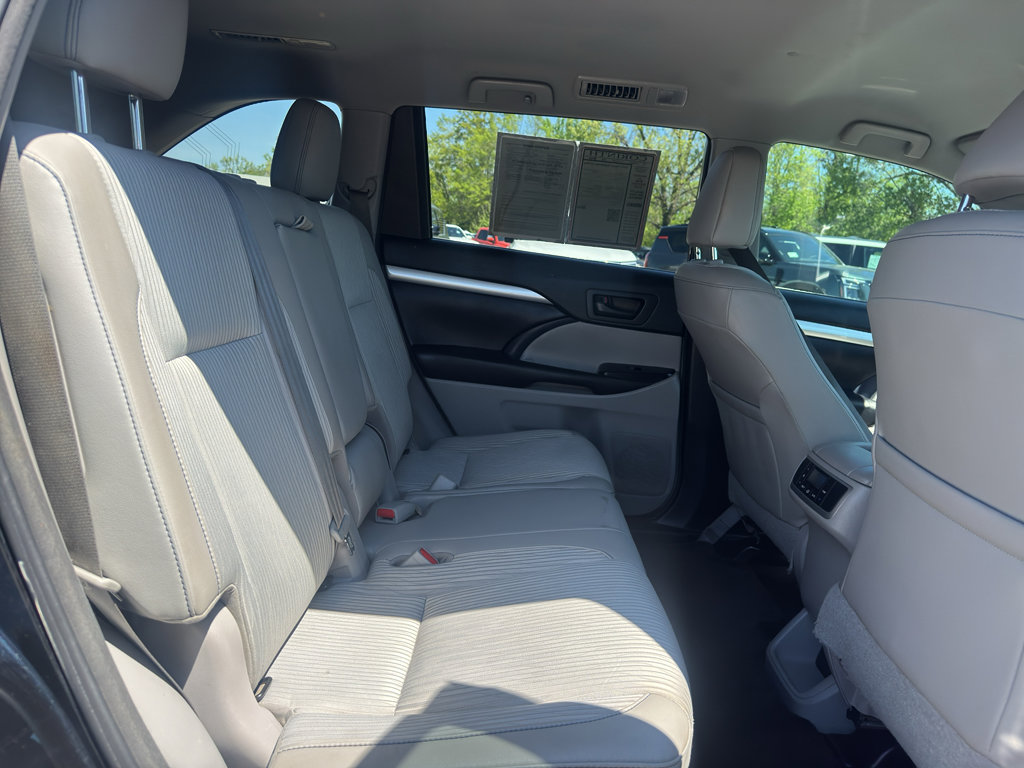 Used 2018 Toyota Highlander Plus FWD image 17