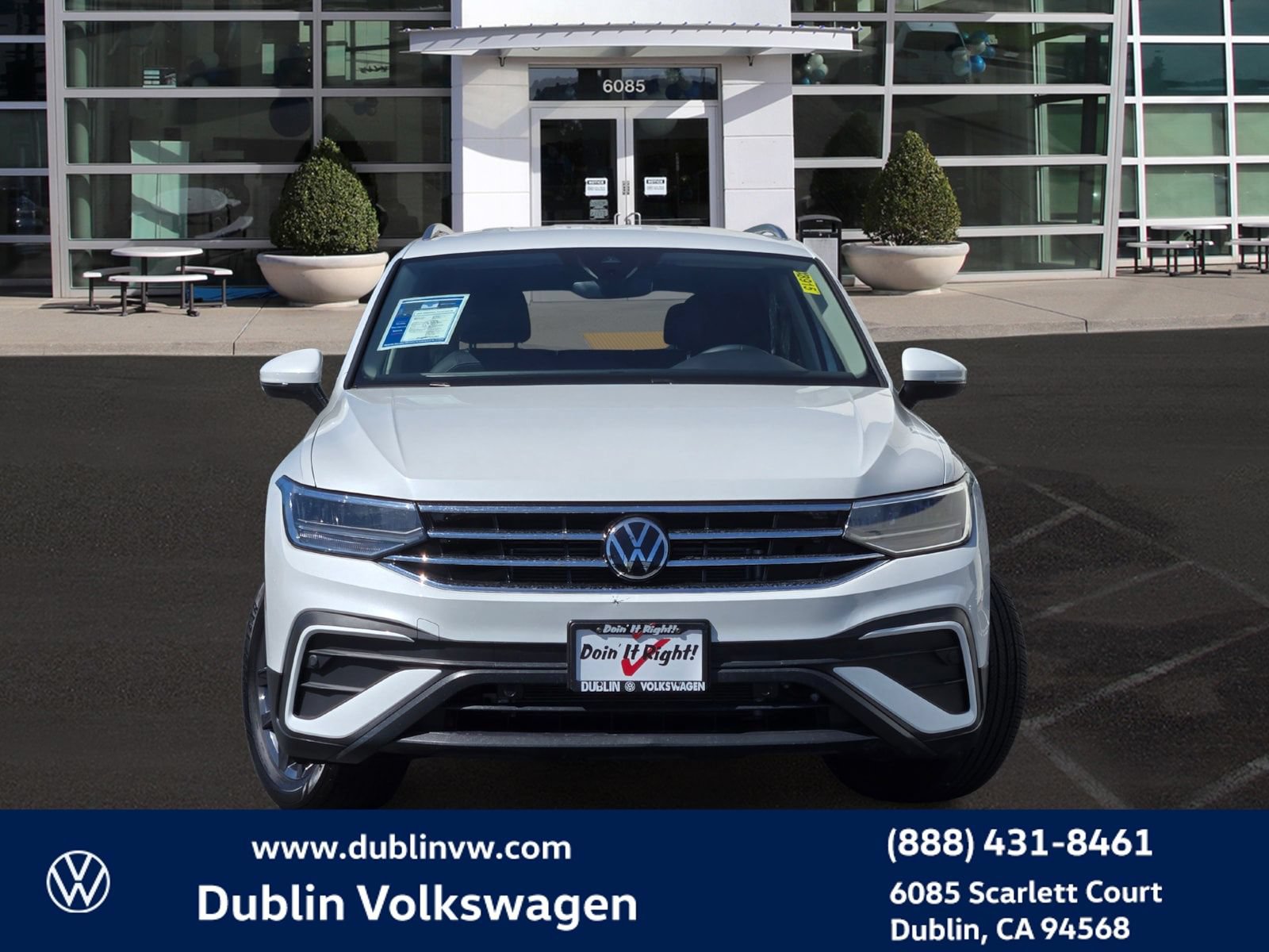 Certified 2023 Volkswagen Tiguan SE FWD image 2