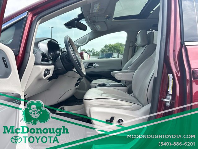 Used 2020 Chrysler Pacifica Limited w/ Advanced Safetytec Group FWD image 21