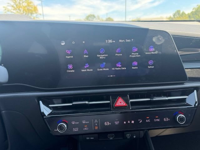 Used 2023 Kia Niro EX FWD image 12
