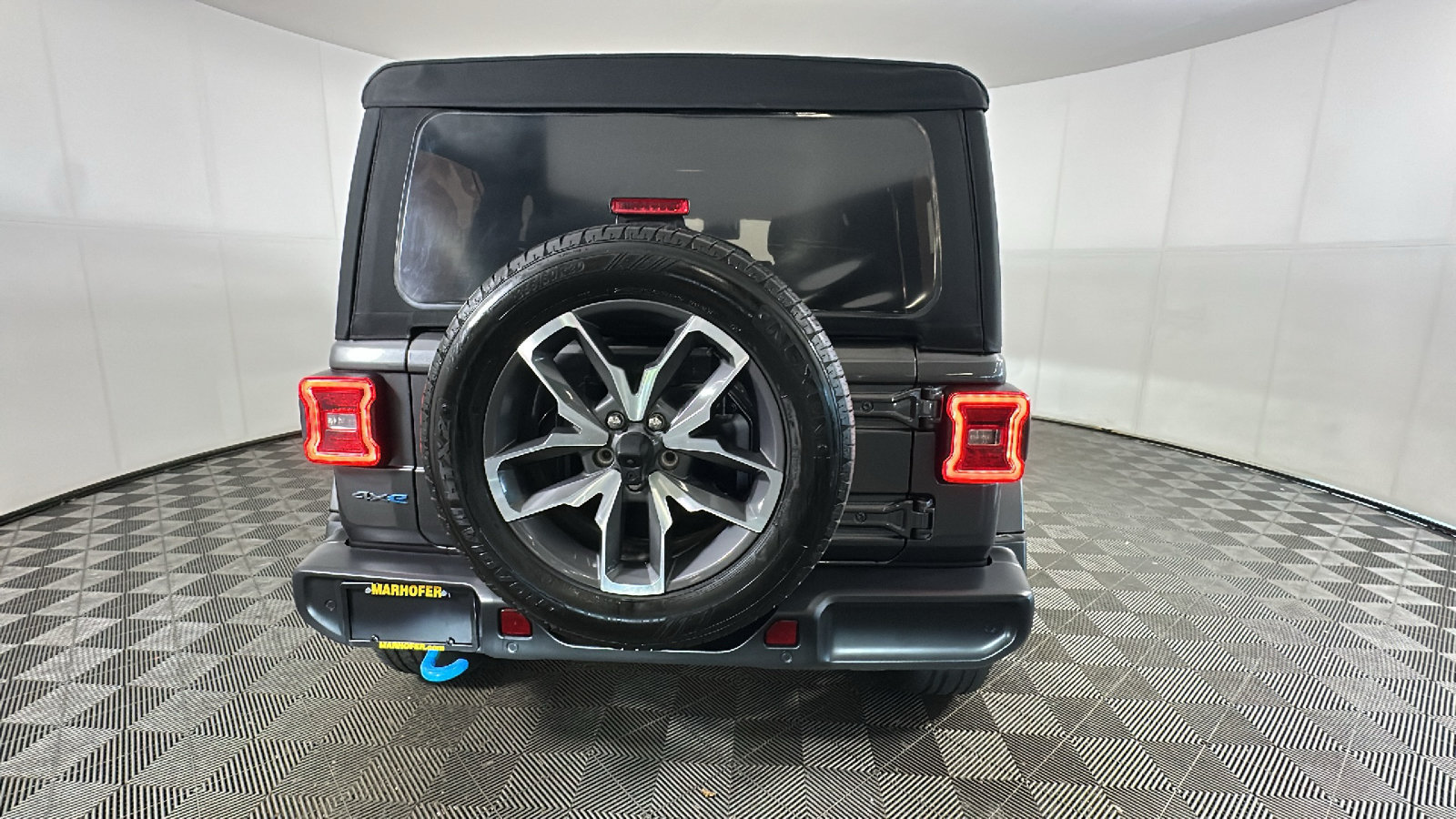 Used 2024 Jeep Wrangler Unlimited w/ Convenience Group AWD/4WD image 5