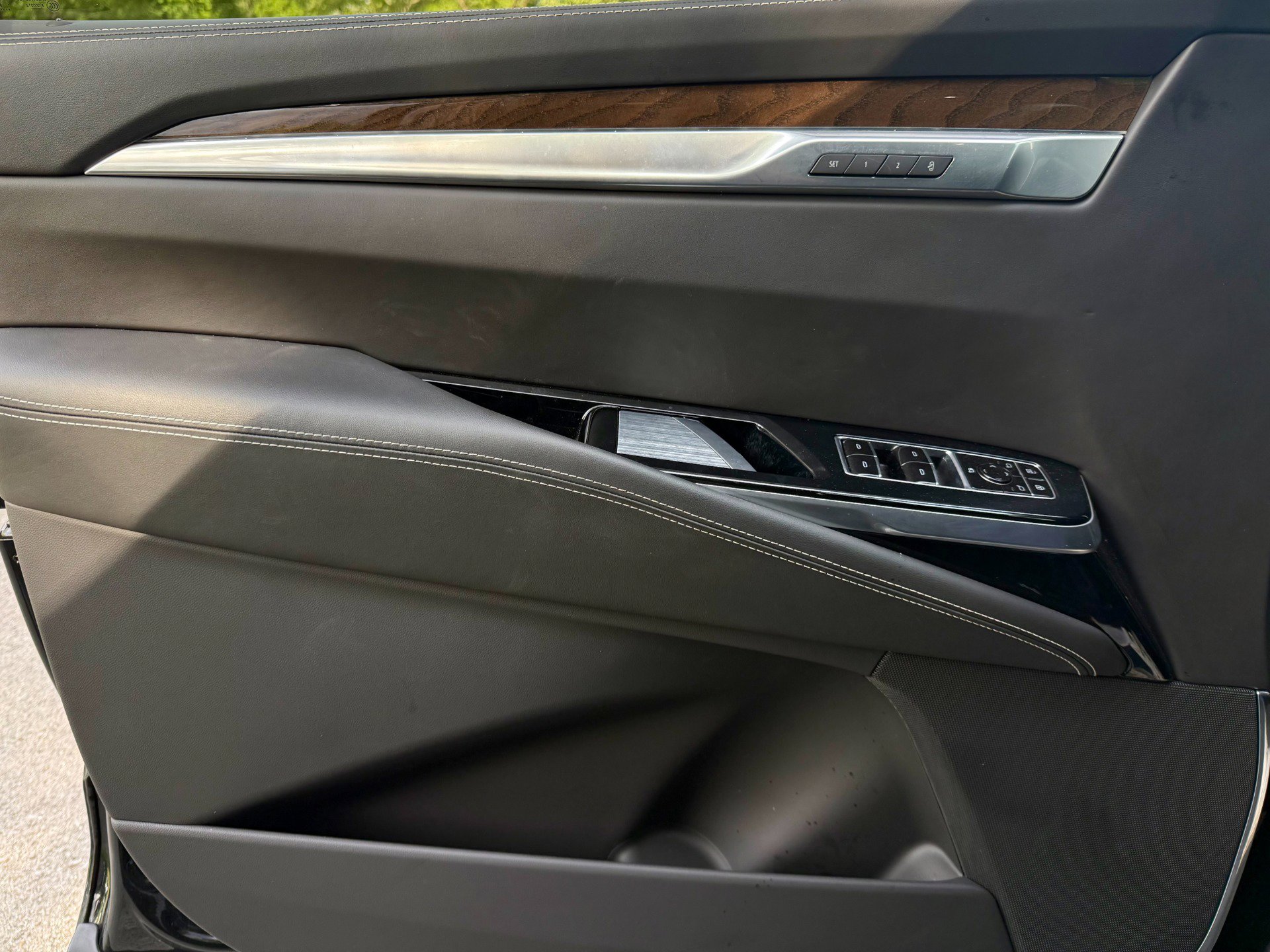 Used 2025 Cadillac Escalade Sport Platinum w/ LPO, ONYX Package image 83