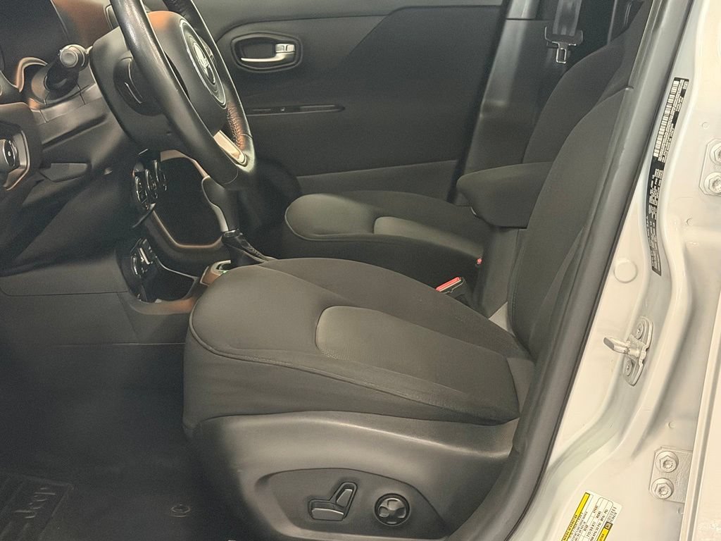 Used 2015 Jeep Renegade Latitude w/ Popular Equipment Group AWD/4WD image 12