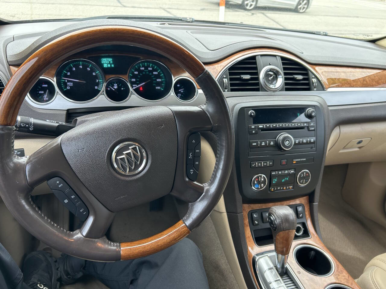 Used 2010 Buick Enclave CXL image 16