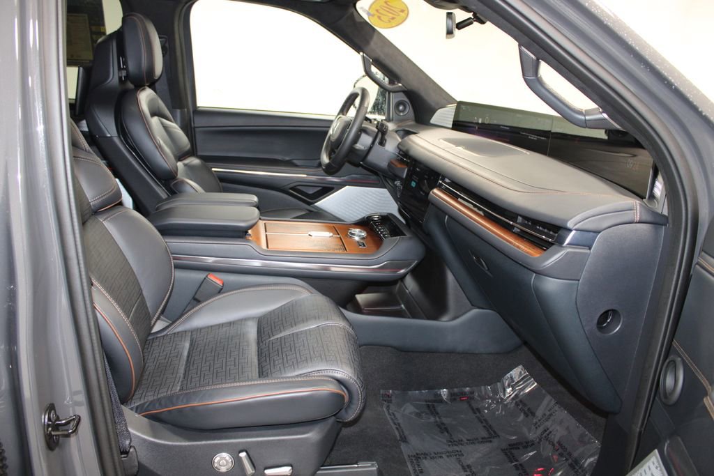 Used 2025 Lincoln Navigator Black Label AWD/4WD image 35